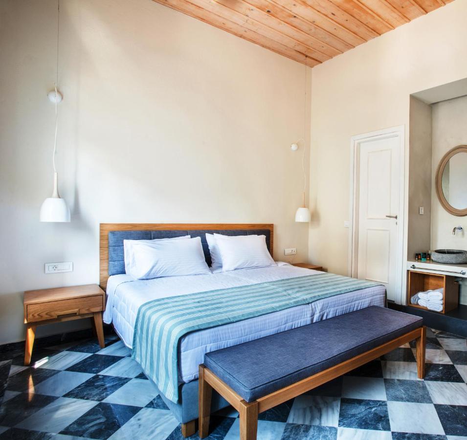 Hotel Off La Canea Esterno foto