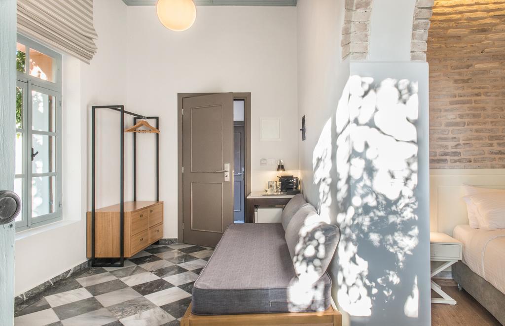 Hotel Off La Canea Esterno foto