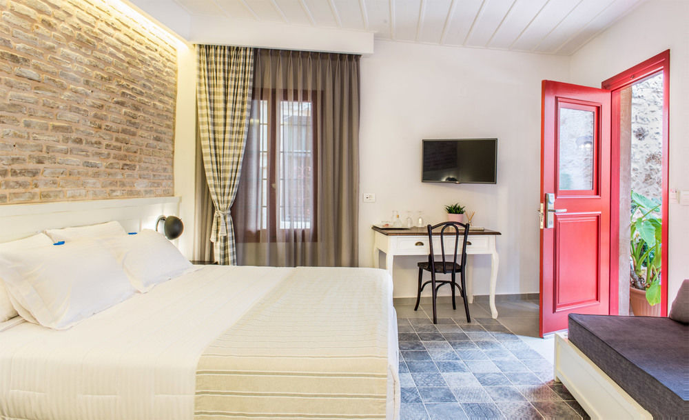 Hotel Off La Canea Esterno foto